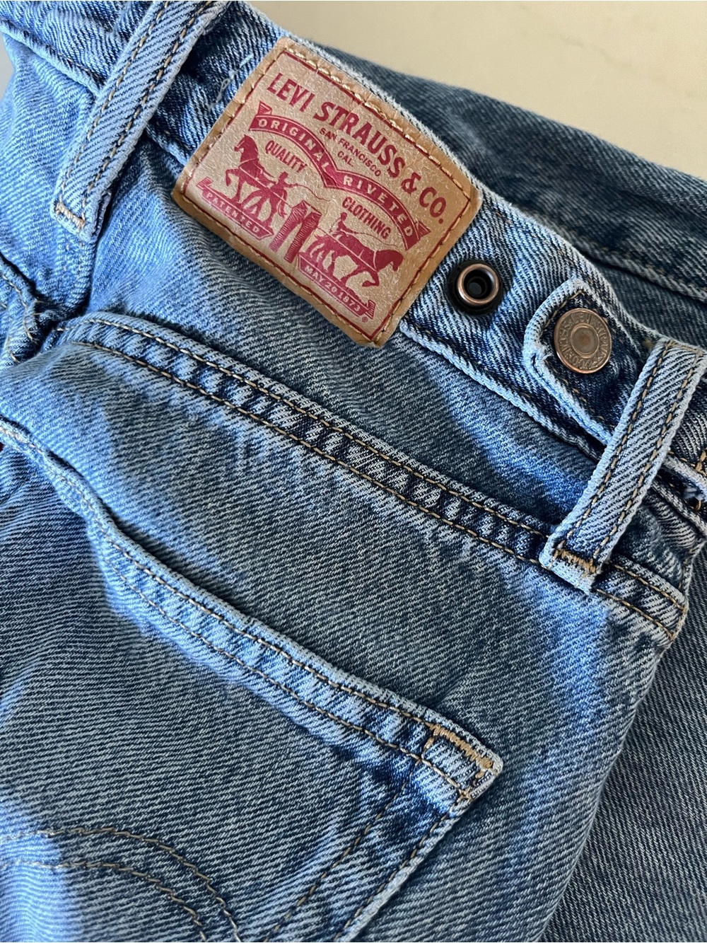 Levi’s Cinch Barrel Light Wash High-Rise Jeans - Picture 7 of 10